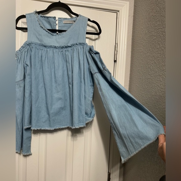 NWT Boutique Cold Shoulder Denim - Picture 2 of 12
